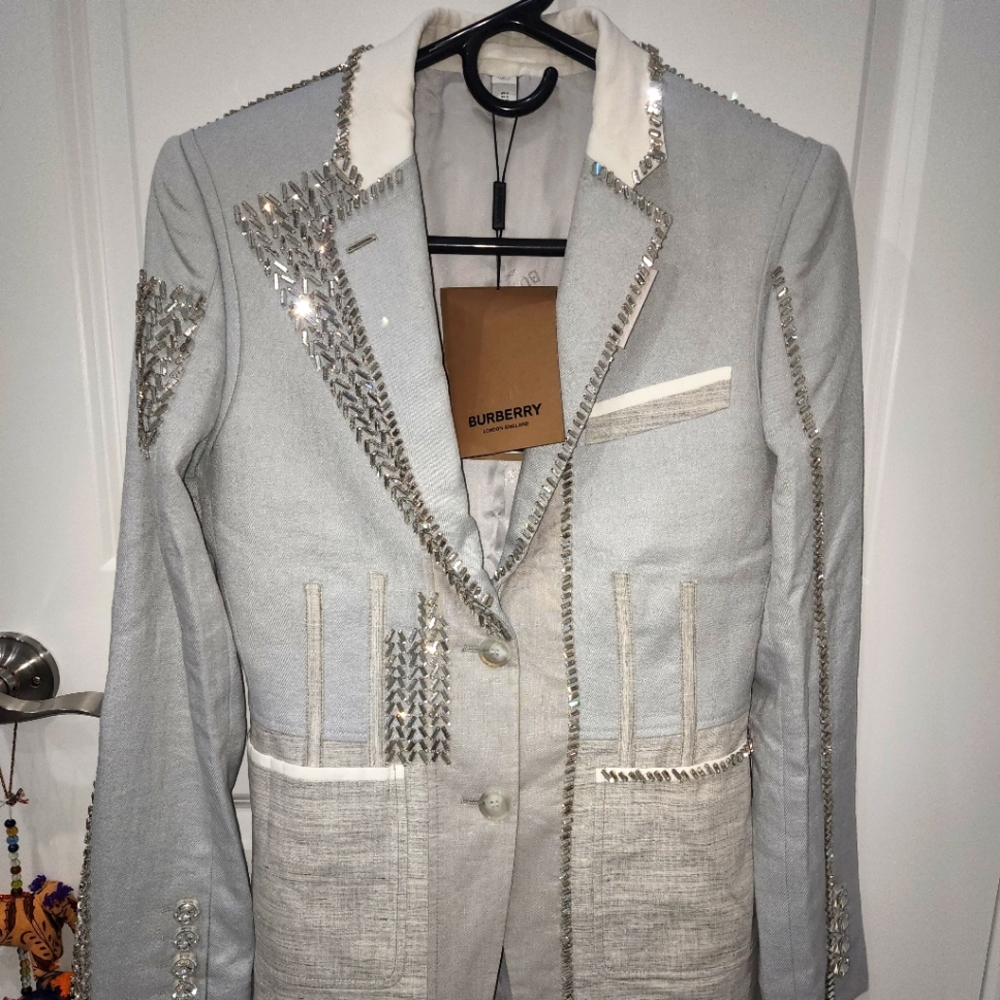 Woman Burberry London runway piece size  4